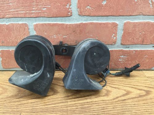 2005 cadillac sts oem front horns set used 10383528