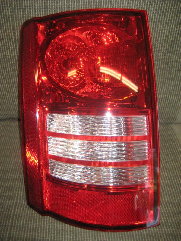 Chrysler town & country taillight