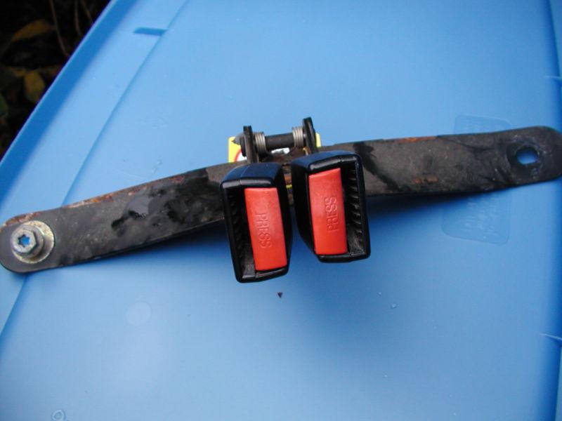 Saab 1995-1998 convertible rear seatbelt center latches