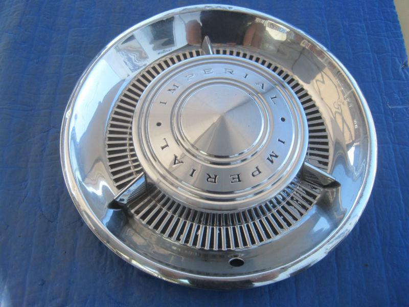 1 1960 60 chrysler imperial hubcap used  212537 p-5 cb5