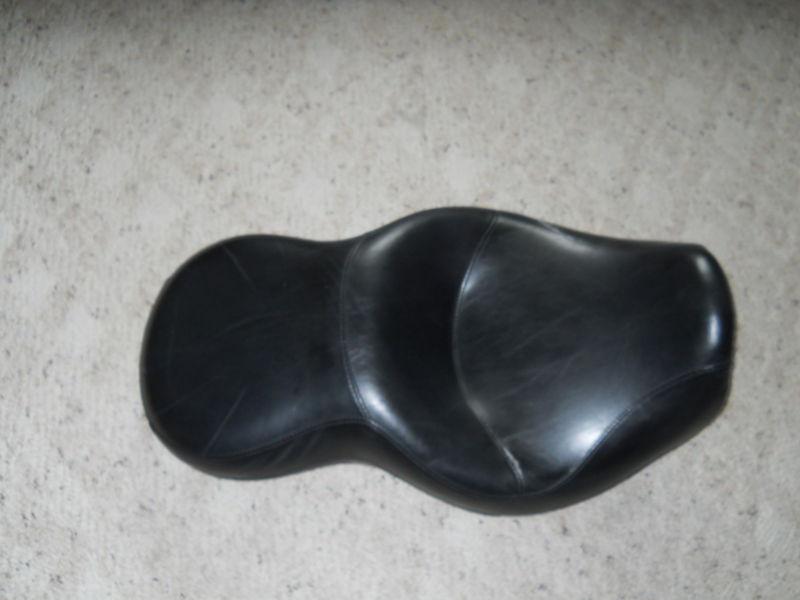 Harley davidson dyna 2004-5 touring seat used good condition