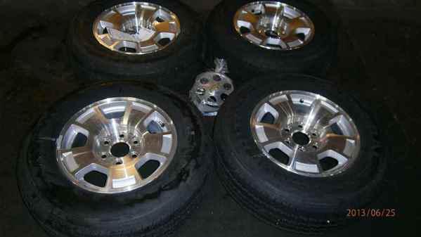 Ameritrac set of 4 tires & wheels 245/70/17 tahoe