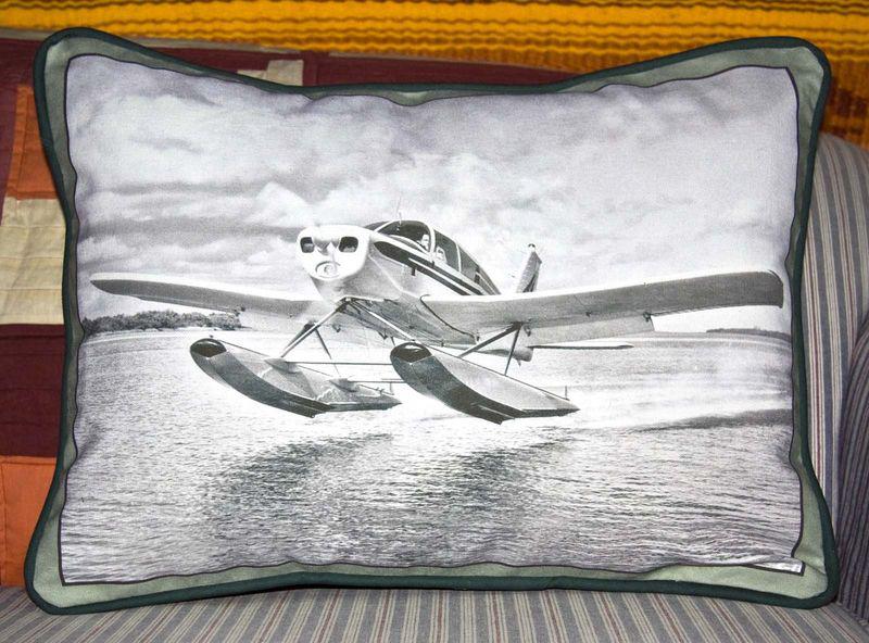 Piper cherokee pa-28-160 on edo 2000 floats canvas decorator aircraft pillow