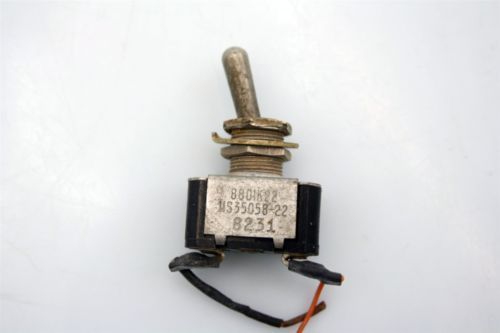 Eaton corporation toggle switch leveler on off ms35058-22 spst 2 pos