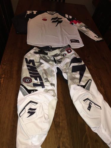 Shift motorists gear, pants and jersey  great condition , 36 pant, xl jersey