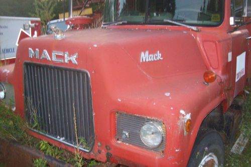 Mack truck nose tilt fiberglass dm w/ bulldog &amp; emblems 1979 75 76 77 78 79 80