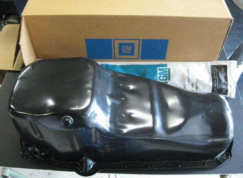 Gm 305 cid nos oil pan. engine oil pan. 1978 camero. others. part # 465221. new