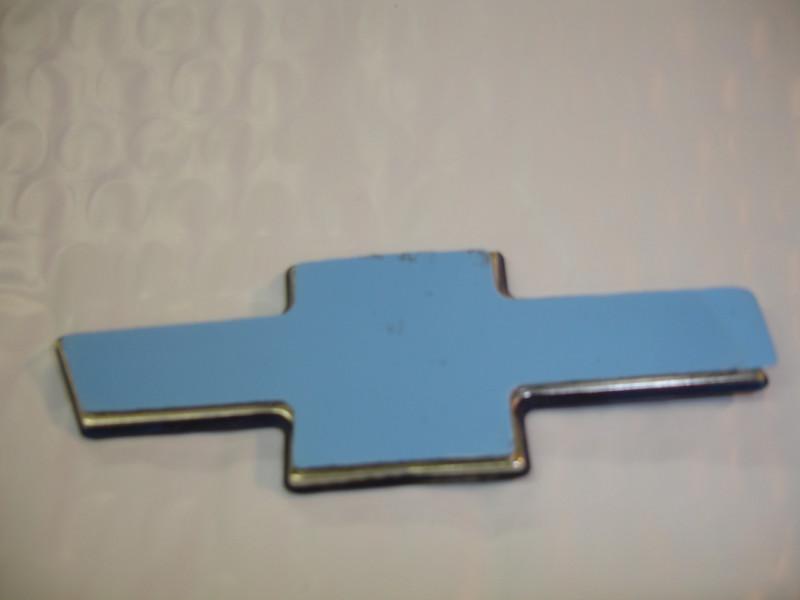 2000-2005 chevrolet malibu front grille blue bow tie emblem