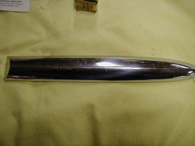 Lincoln 1952-1953 nos r.h.front fender moulding 13.635 inches long. 