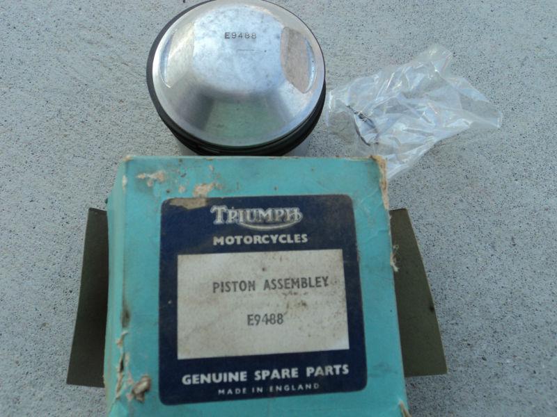 Triumph piston and rings  e9488 (1 only)