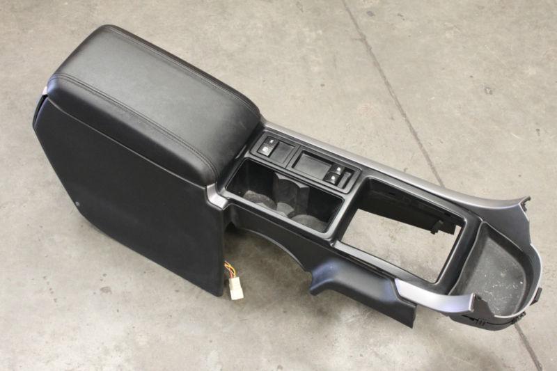 04-06 gto center console w/ manual shifter plate & lid used oem