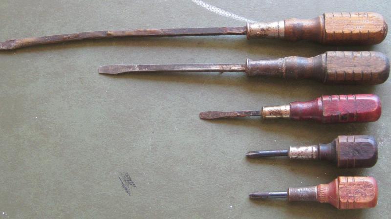 Used/vintage - lot of 5 wood handle screwdrivers - flat 10", 6", 3" & phillip 2"