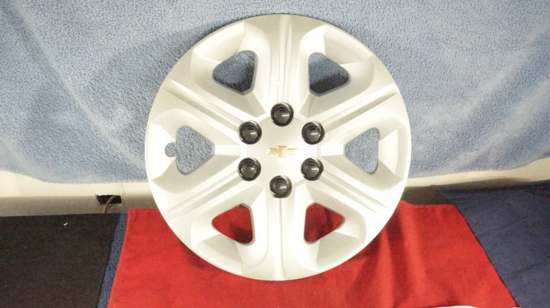 Chevy traverse hubcap - 2009 2012 great shape oem wheel cover part # 09597564