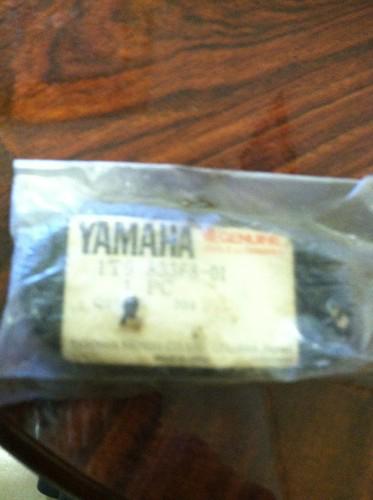 Nos yamaha flasher stay 1t9-83368-01-00 dt100 1977-83