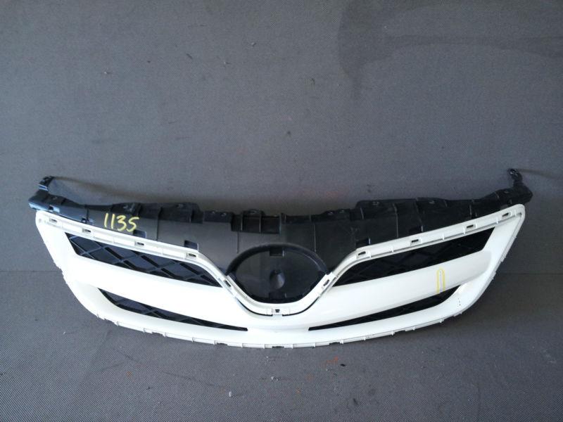 2011-2013 toyota corolla xle front radiator grille 53114-02210 super white oem