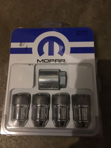 82212564 mopar locking lug nuts 14x1.5 new free shipping!