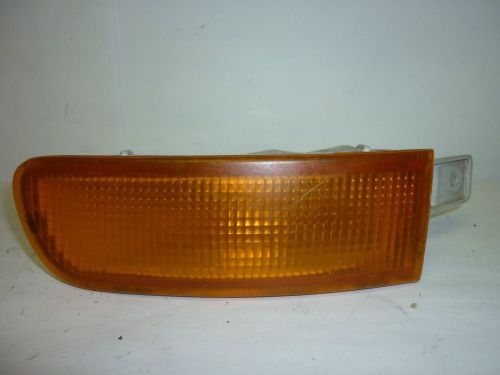 Geo prizm turn signal light assembly front right