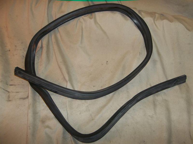 98-00 volvo s70, v70 rubber hood to cowl seal, gasket, weatherstrip