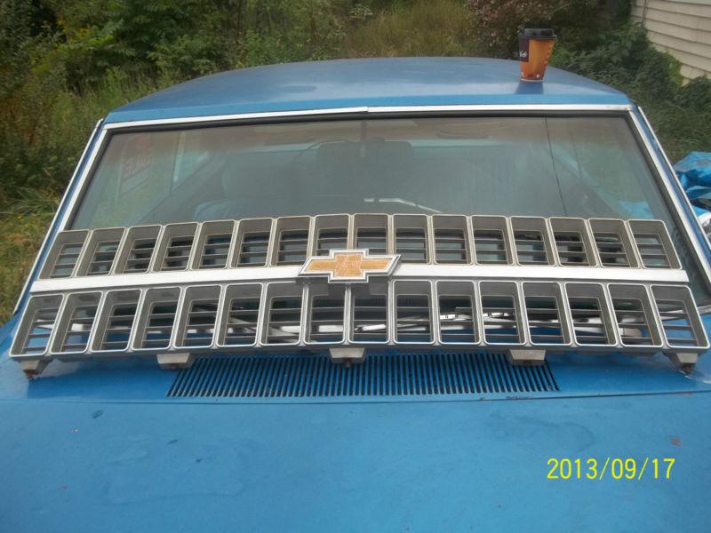 Chevrolet truck grill  1979 1980 1982 83   ???  part # 140211296