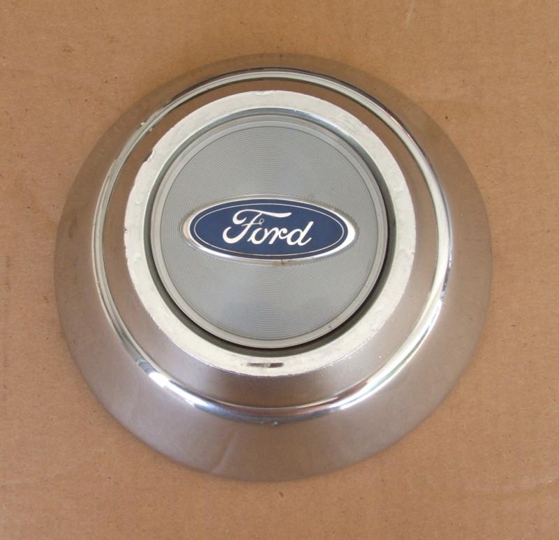 Ford center cap hubcap