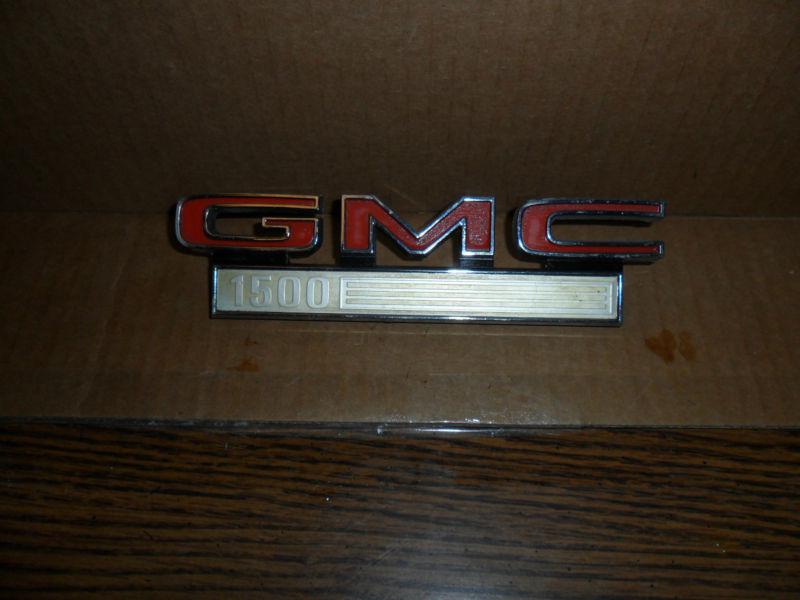 Gmc 1500 emblem - good color - oem part number 646067 48603