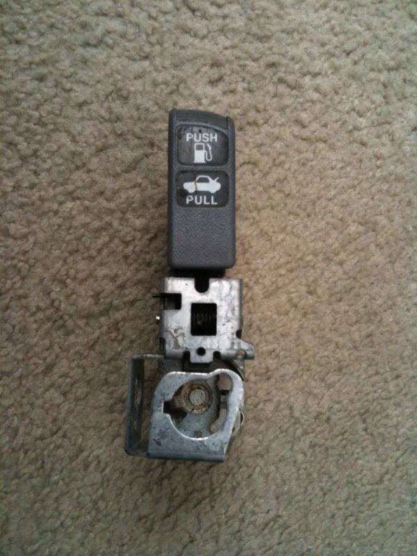 2005 acura tsx gas trunk pull/push lever  2004-2008