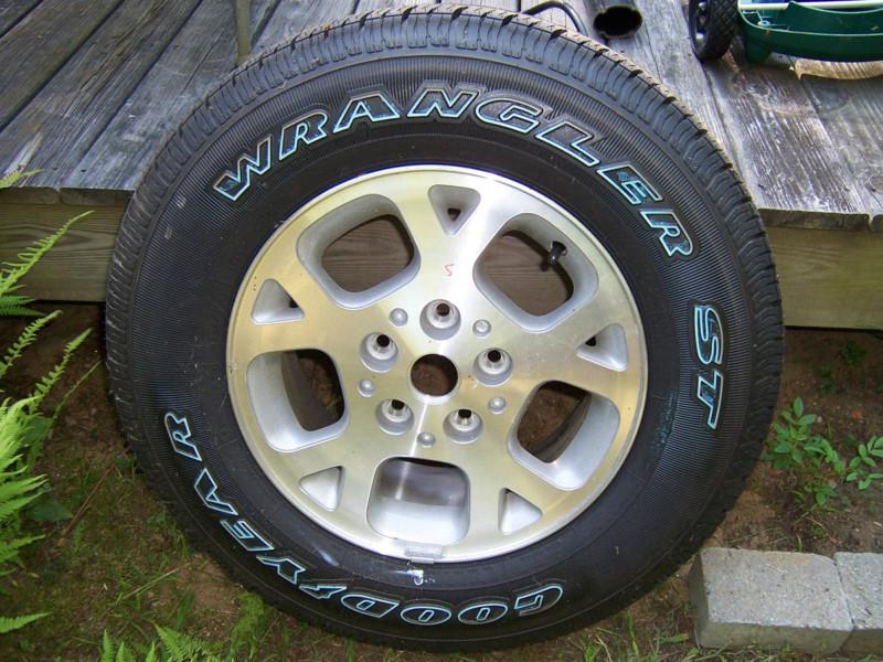  *new* 99-02 jeep gr cherokee 16" alloy wheel & goodyear wrangler st tire