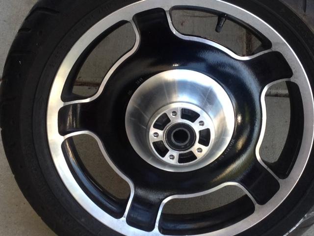 2009 harley davidson flhx street glide front wheel with tire