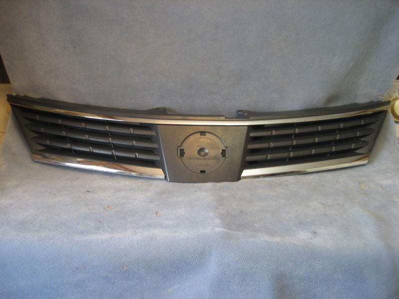 *07 08 09 nissan versa 4 & 5 door oem grille grill used factory no emblem gray