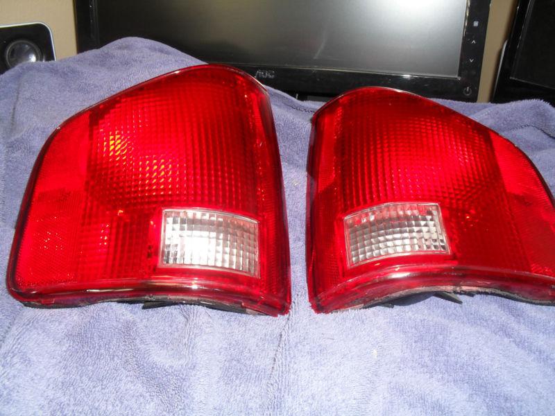 Rear taillights- pair set for 94-04 hombre s10 s-15 -04 gmc sonoma pickup truck