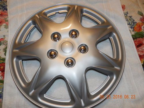 Silver hubcap wheelcover