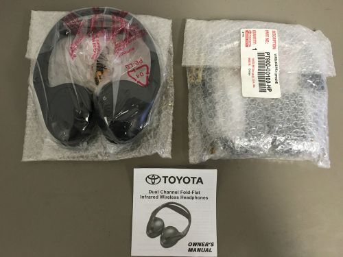 Two (2) genuine toyota dual channel infrared wireless headphones pt900-00100-hp