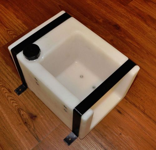 Water / methanol injection 1-gallon tank - trunk mount w/ center mount for pump