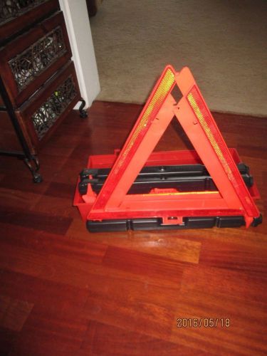 Triangle warning kit emergency highway hazard safety car truck road reflectors