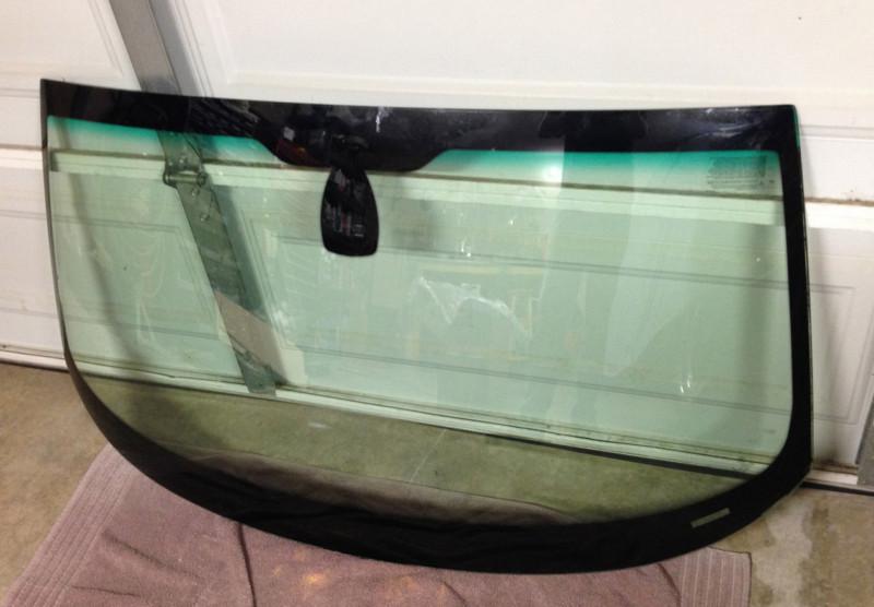 Bmw z4 oem windshield with rain sensor 3.0 2.5 z4m e85 excellent glass