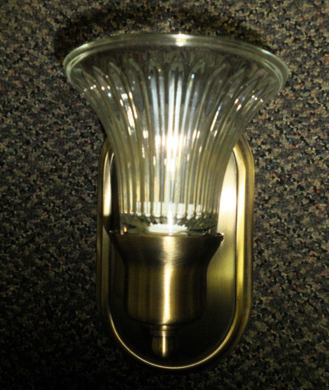 Optronics antique brass 12 volt wall light w/ gustafuson 9015 globe #dc11br01