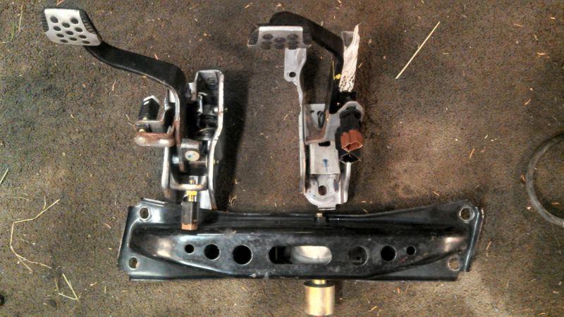 Nissan 350z infiniti g35 manual transmission crossmember and pedals 6spd. conv