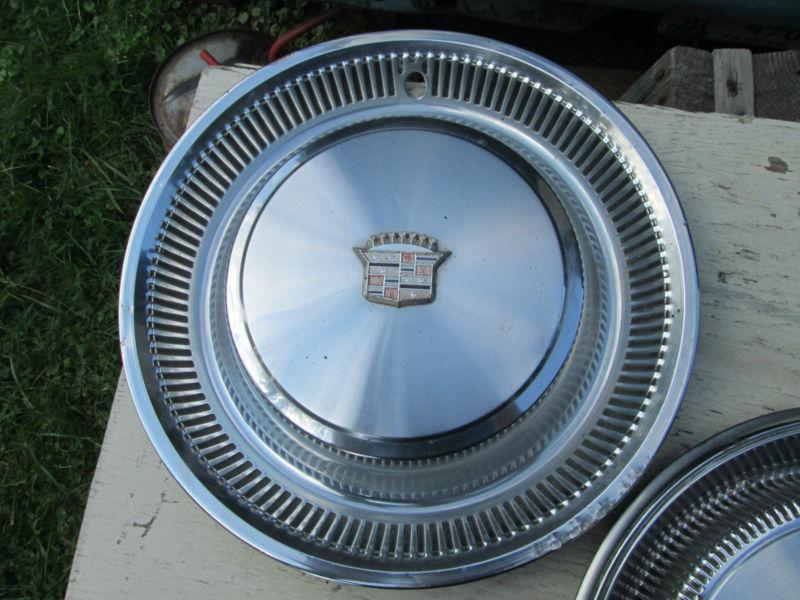 Cadillac deville 15 inch hubcap 74 75 76 