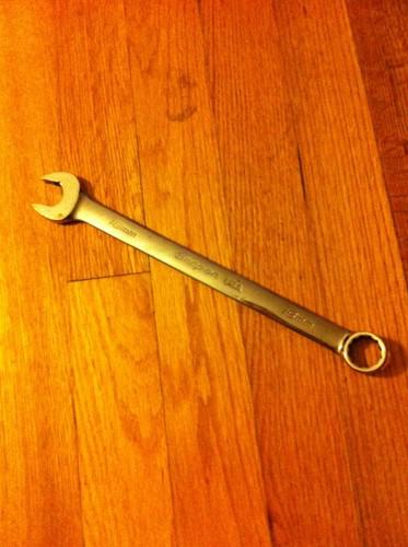 Snap-on 18mm combo wrench flank drive 12 point