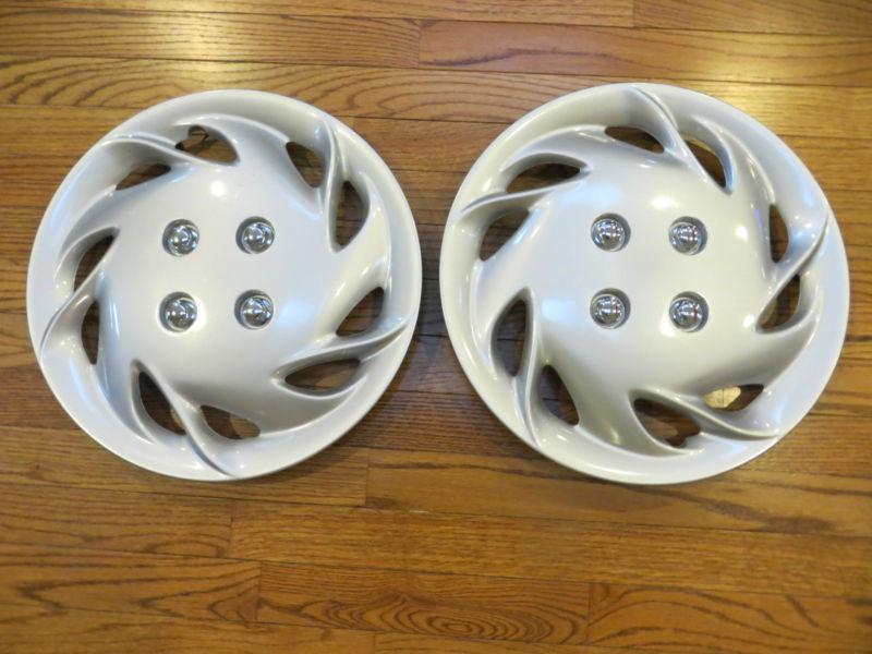 Pair of late 90's 14" wheel covers/hubcaps kt-880 toyota camry ? fits others
