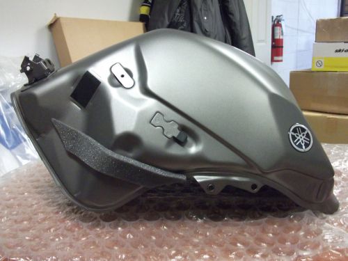 Fuel tank, used, scratched &amp; dented, &#039;13-&#039;14 yamaha yzf-r1, retail $694.06