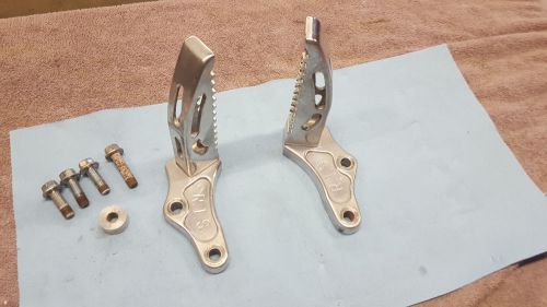 Banshee billet foot pegs with mounting bolts  ris design brand