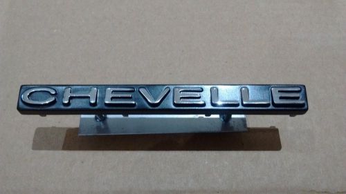 Chevelle front grill emblem  1971 chevy chevelle