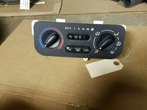 2003 saturn l300  a/c/ heater  climate control