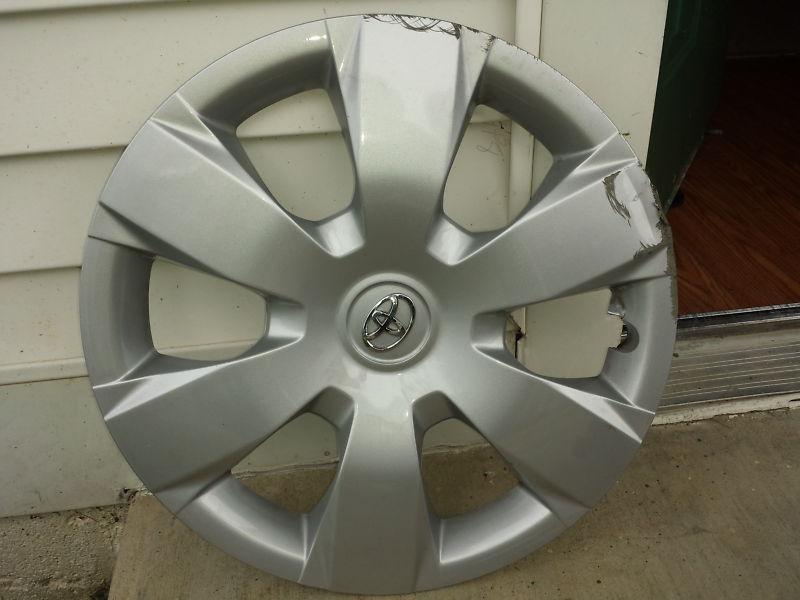 Toyota camry oem 16" inch hubcap/wheel cover 2007 to 2011 