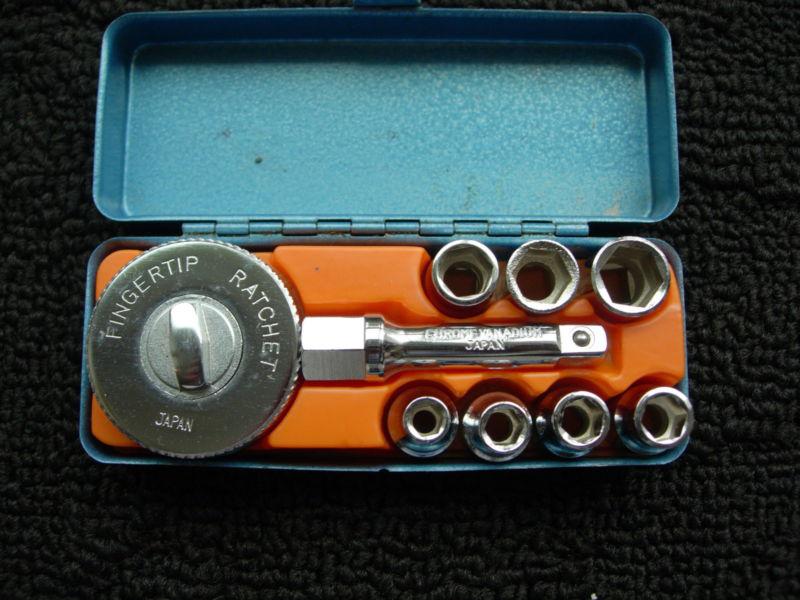 ~vintage~ 9 piece fingertip ratchet  and sockets in case made in japan