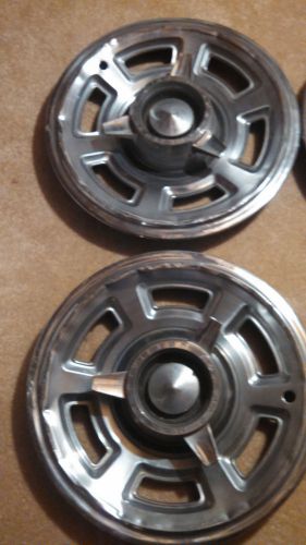 Pontiac gto spinner hubcaps (4)