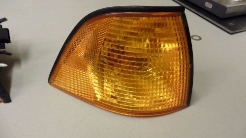 E36 bmw 8580.54/1 right  front corner lens amber two wire 1056 bulb very nice