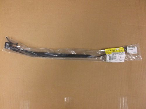 Gm oem 15888416 windshield wiper arm right (with nozzles)