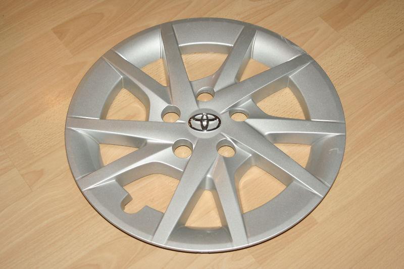 Used 2012 toyota prius v  16 " wheel cover - hub cap - oem 